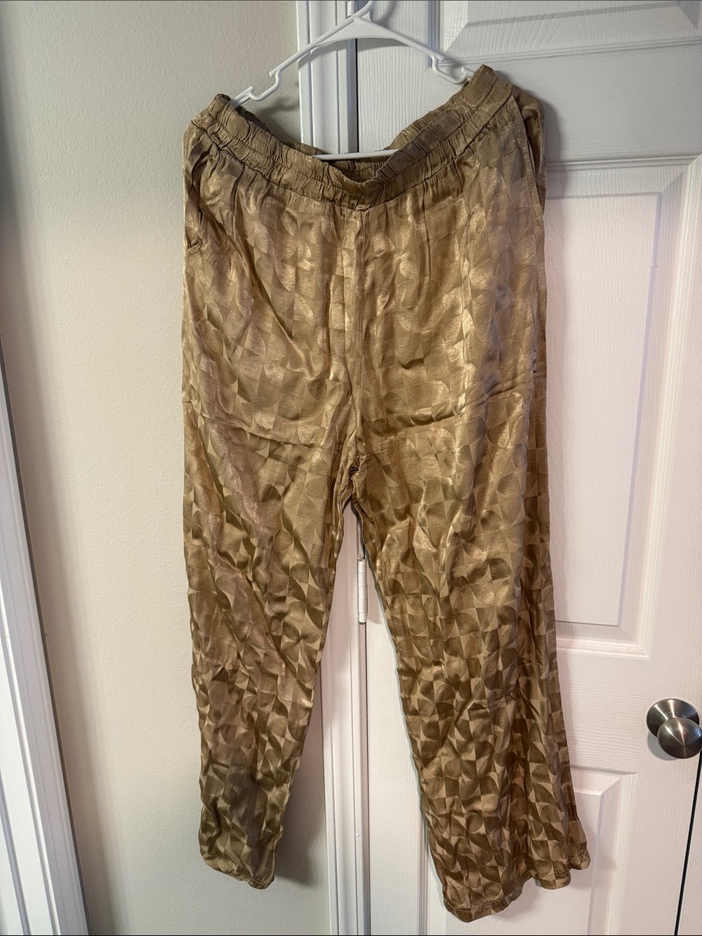 Women's Gold Textured Straight-Leg Pants